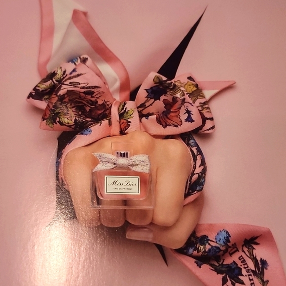 New Dior Magazine, Winter 2022 Issue 40, Coffee Table Book - Picture 11 of 11